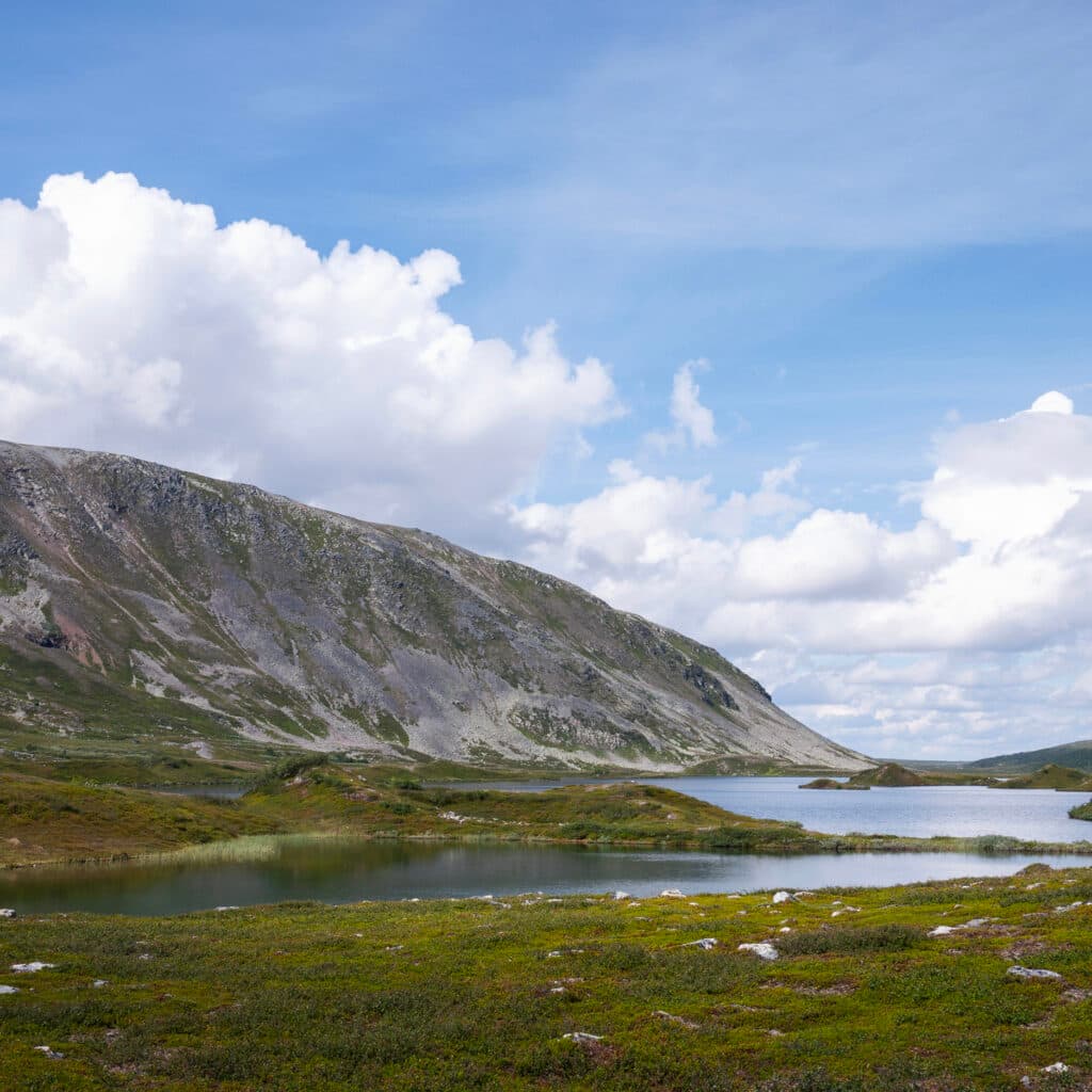 Dörrjsjöarna i Oviksfjällen, med Hundshögen i bakgrunden
